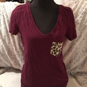 Red Fitted V-Neck Short Sleeve Tee